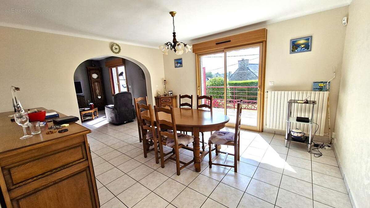 Maison traditionnelle avec garage et beau jardin clos - photo 5