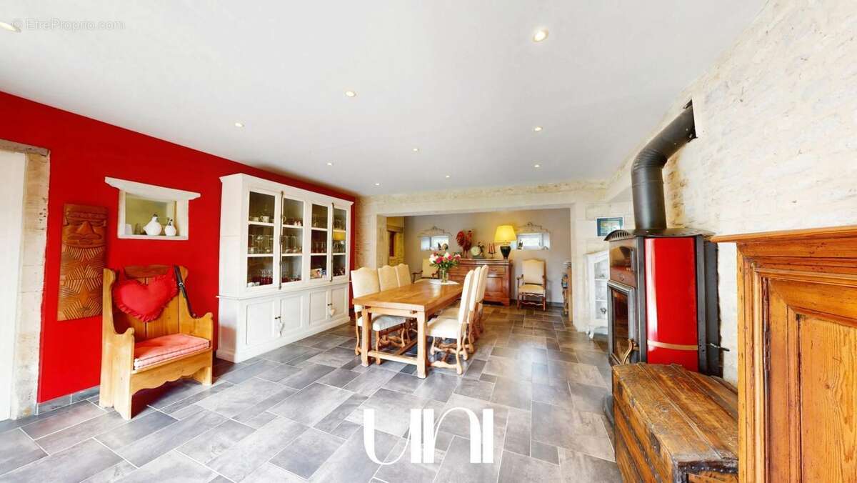 Maison à SAINTE-CROIX-SUR-MER