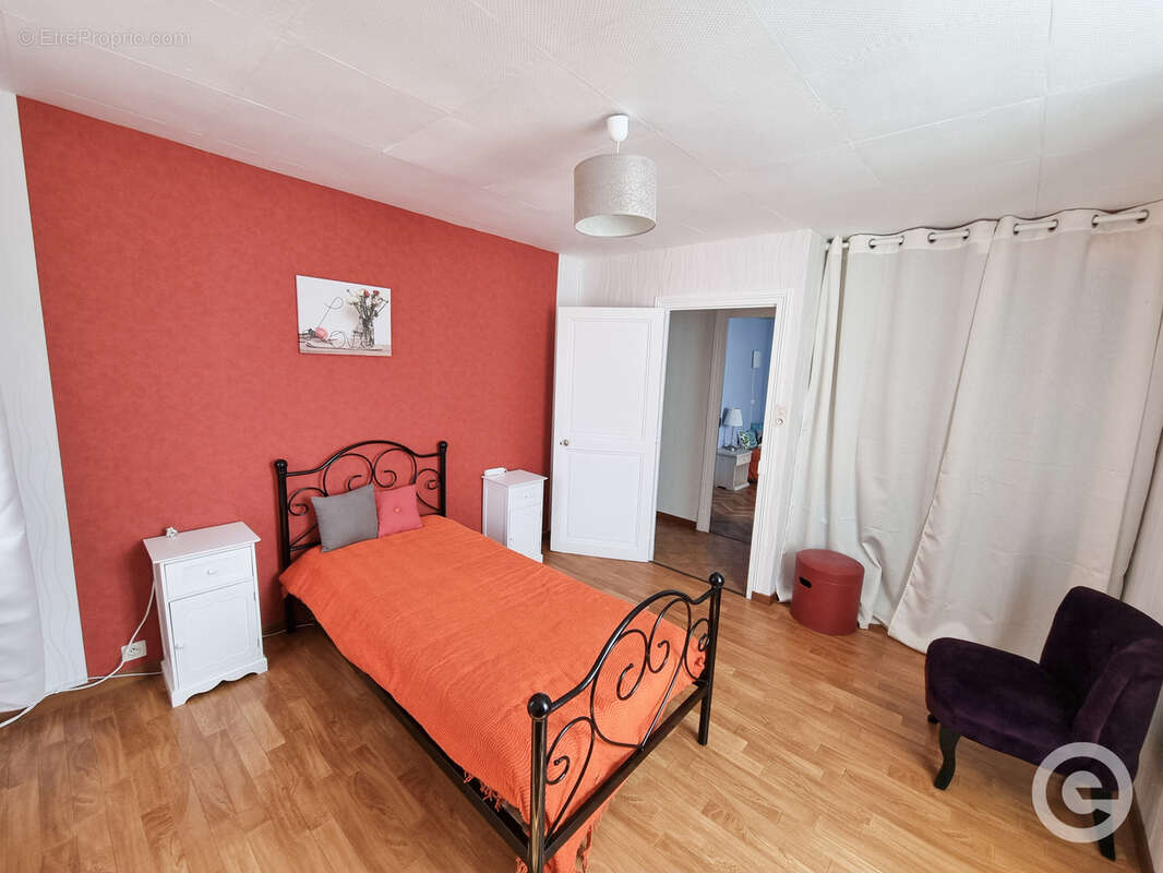 Maison 5 pièces de 117m2 à Etaules avec dépendance - photo 12