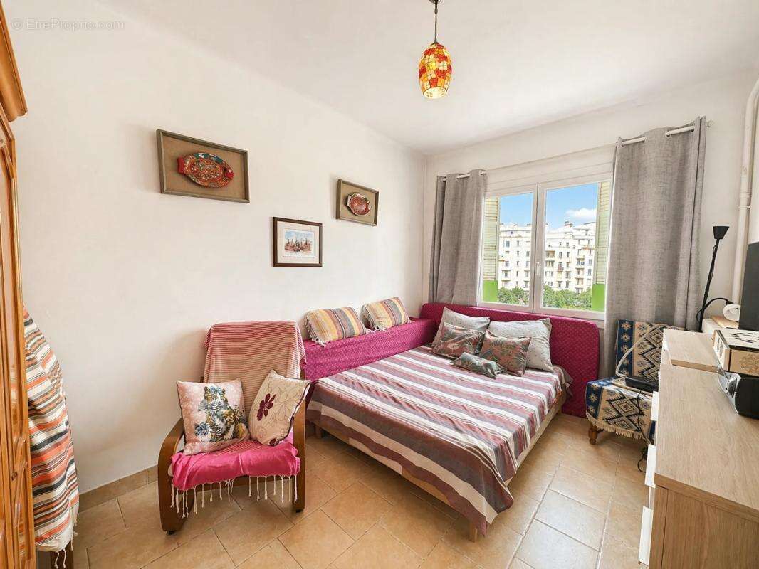 Appartement à MARSEILLE-4E