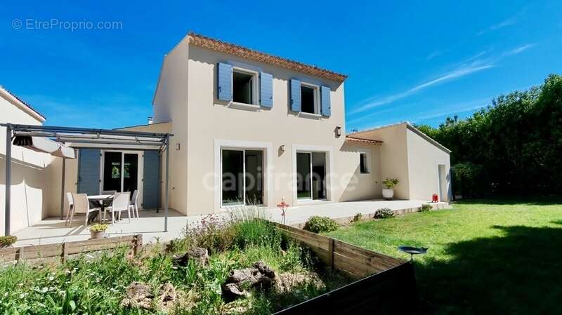 Maison à FONTVIEILLE
