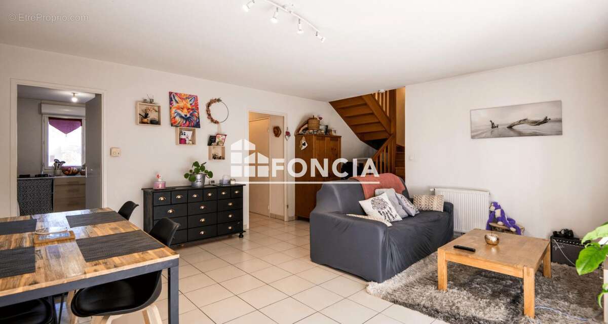 Maison à ONET-LE-CHATEAU