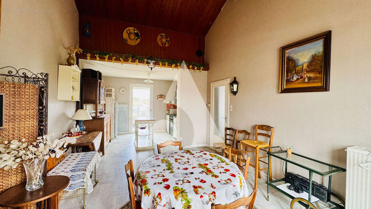 Maison  + studio + 2 garages + jardin - photo 4