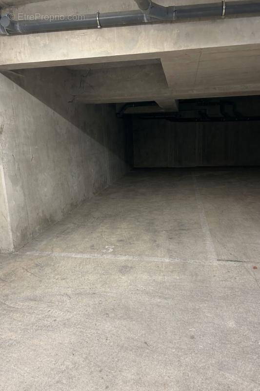 Parking à CAGNES-SUR-MER