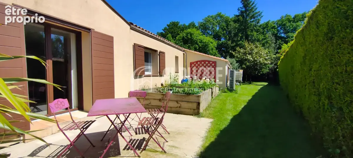 Maison 5 pièces 182 m² à vendre à Les Essarts (85140) - photo 2