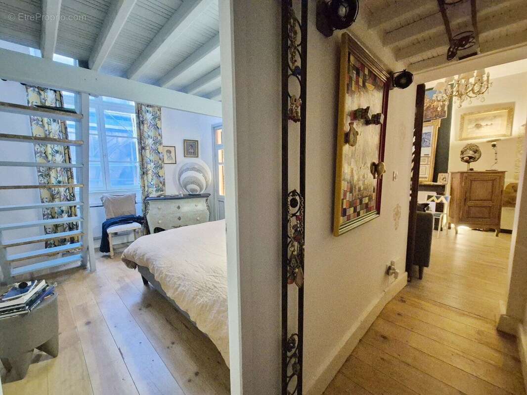 Appartement d'artiste T3 - Centre historique, Béziers (97 m²) terrasse sur le toit, partagé - photo 9