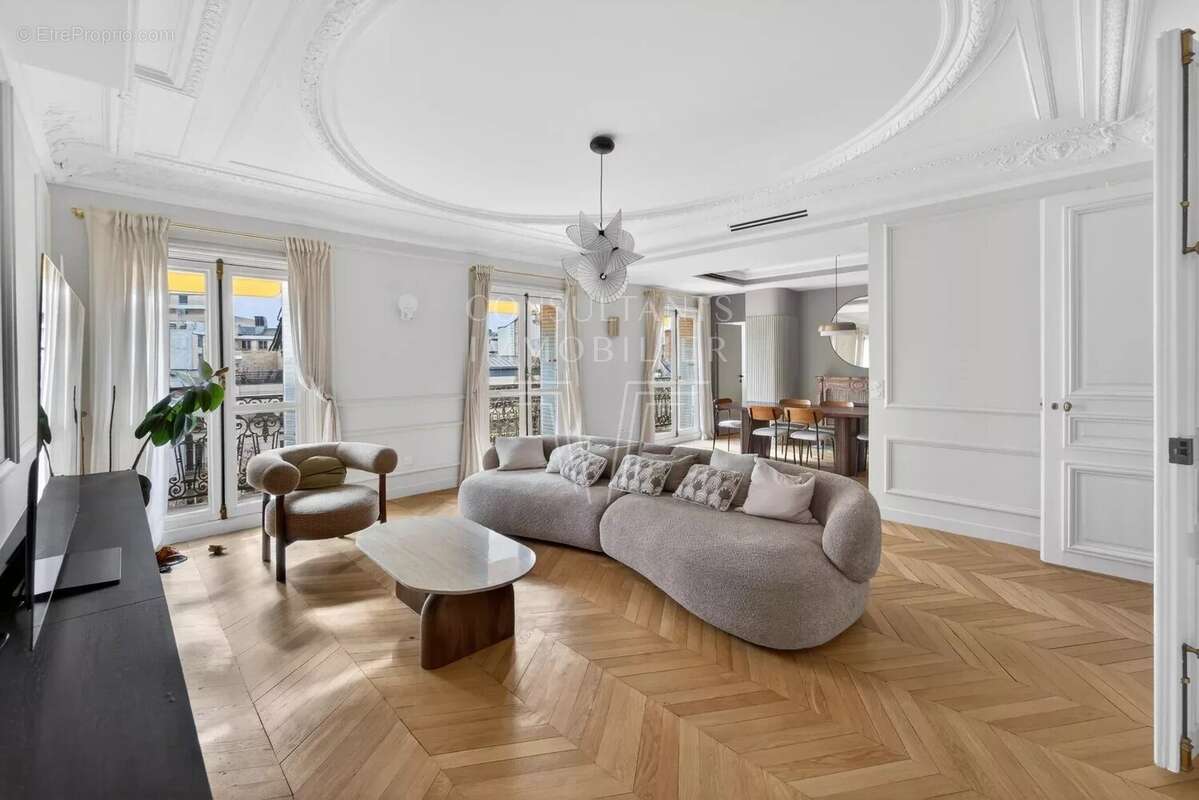 Appartement à PARIS-17E