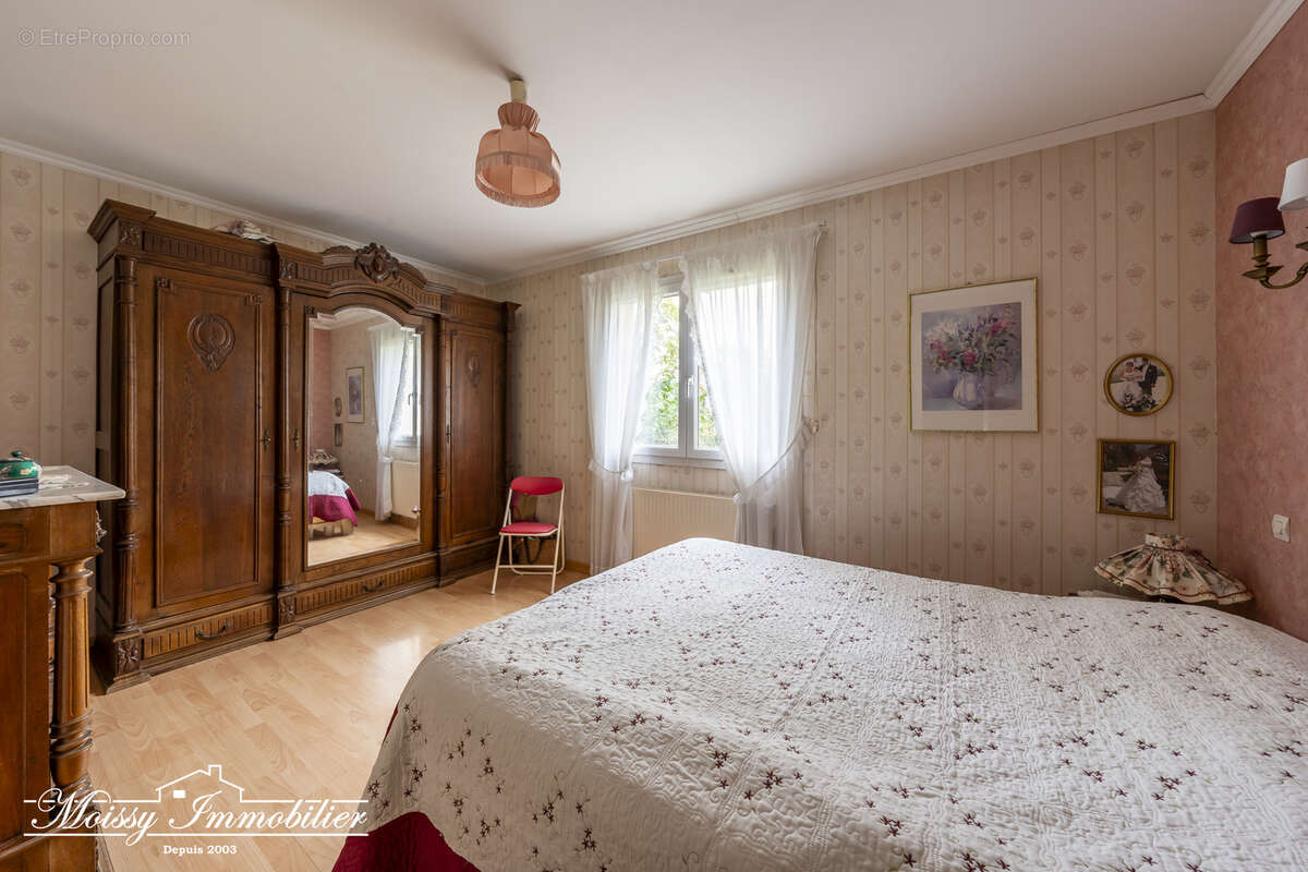 Maison à MOISSY-CRAMAYEL
