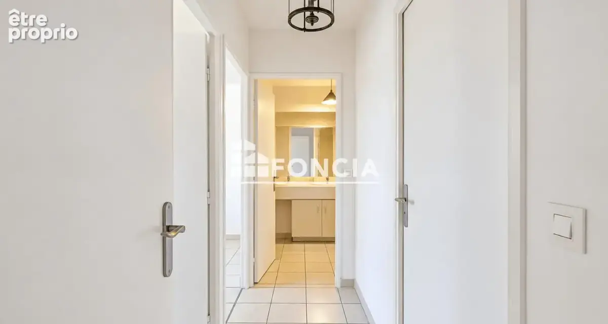 MONTPELLIER - CLEMENTVILLE - T3 traversant de 80m2 avec terrasse, garage et ascenseur - photo 12