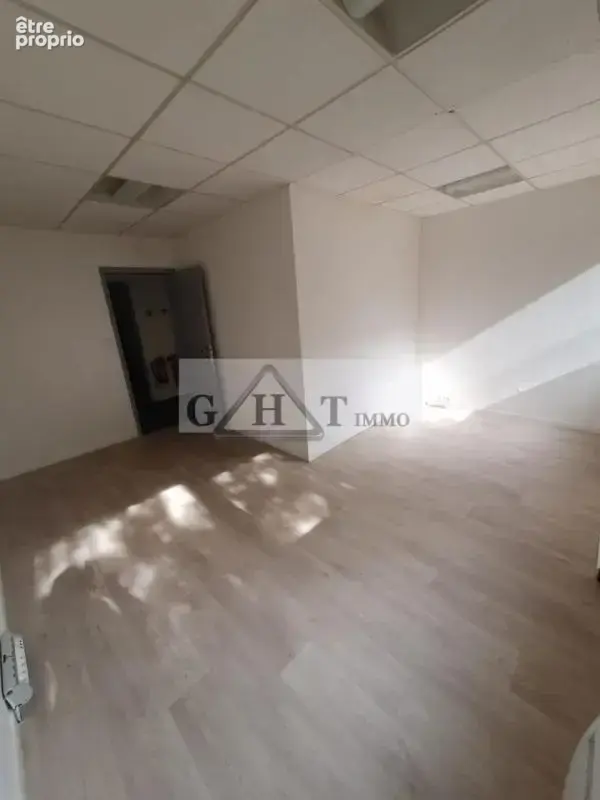 Bureaux à vendre 70 m² à PONTOISE - photo 6