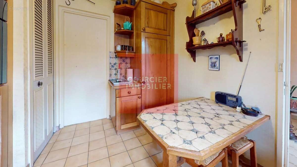 Maison à LE MESNIL-SAINT-DENIS