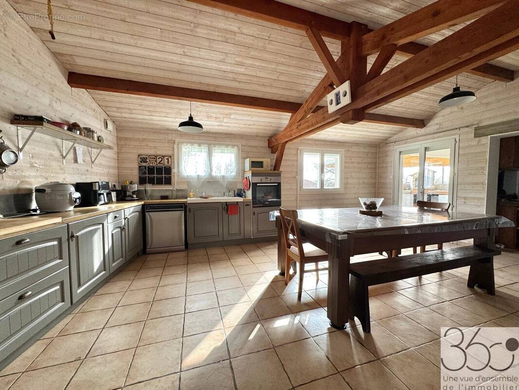 Maison à ENDOUFIELLE