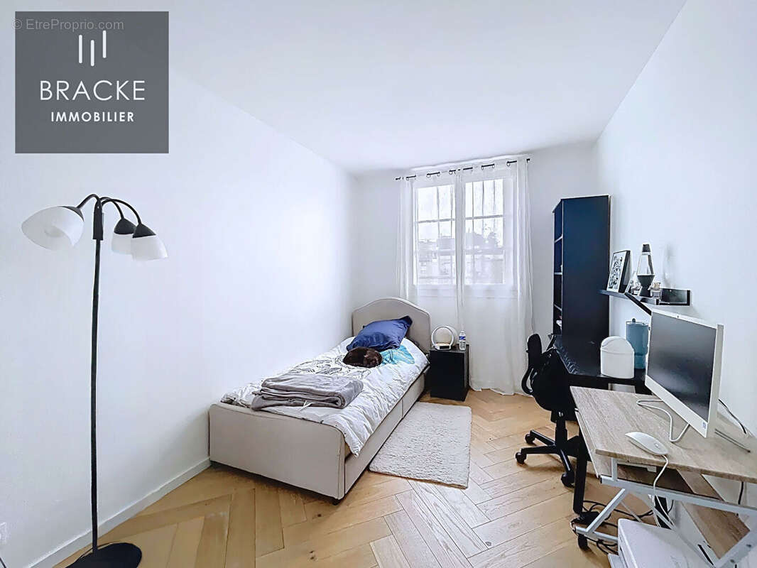 Appartement à COURBEVOIE