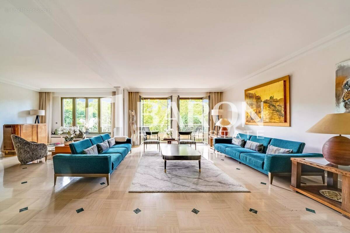 Appartement à NEUILLY-SUR-SEINE