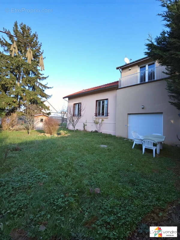 Maison à VARENNES-JARCY