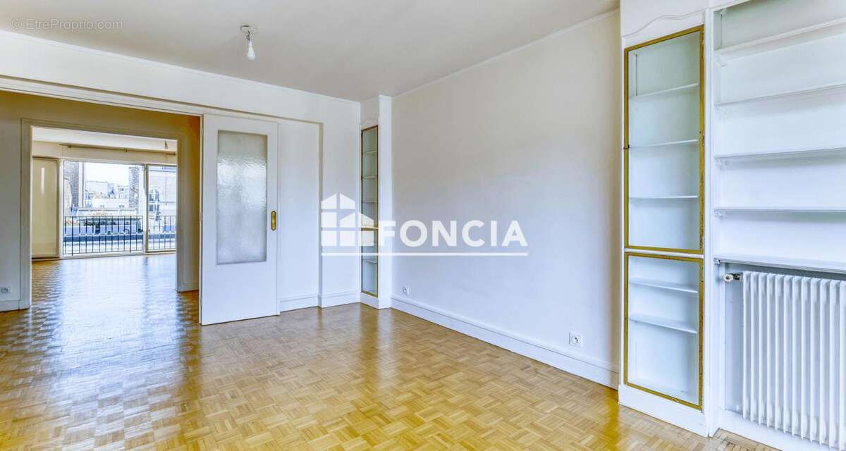 Appartement à PARIS-16E
