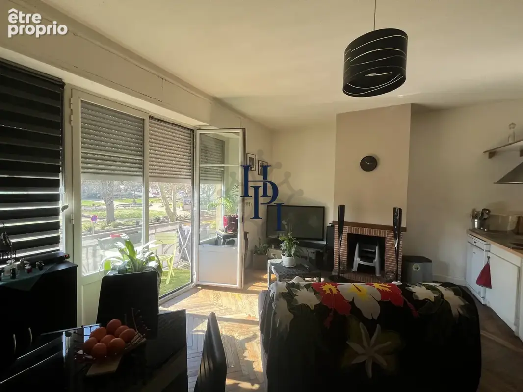 Vente  appartement T2 Equipé en 1er étage, secteur jardin public. - photo 3