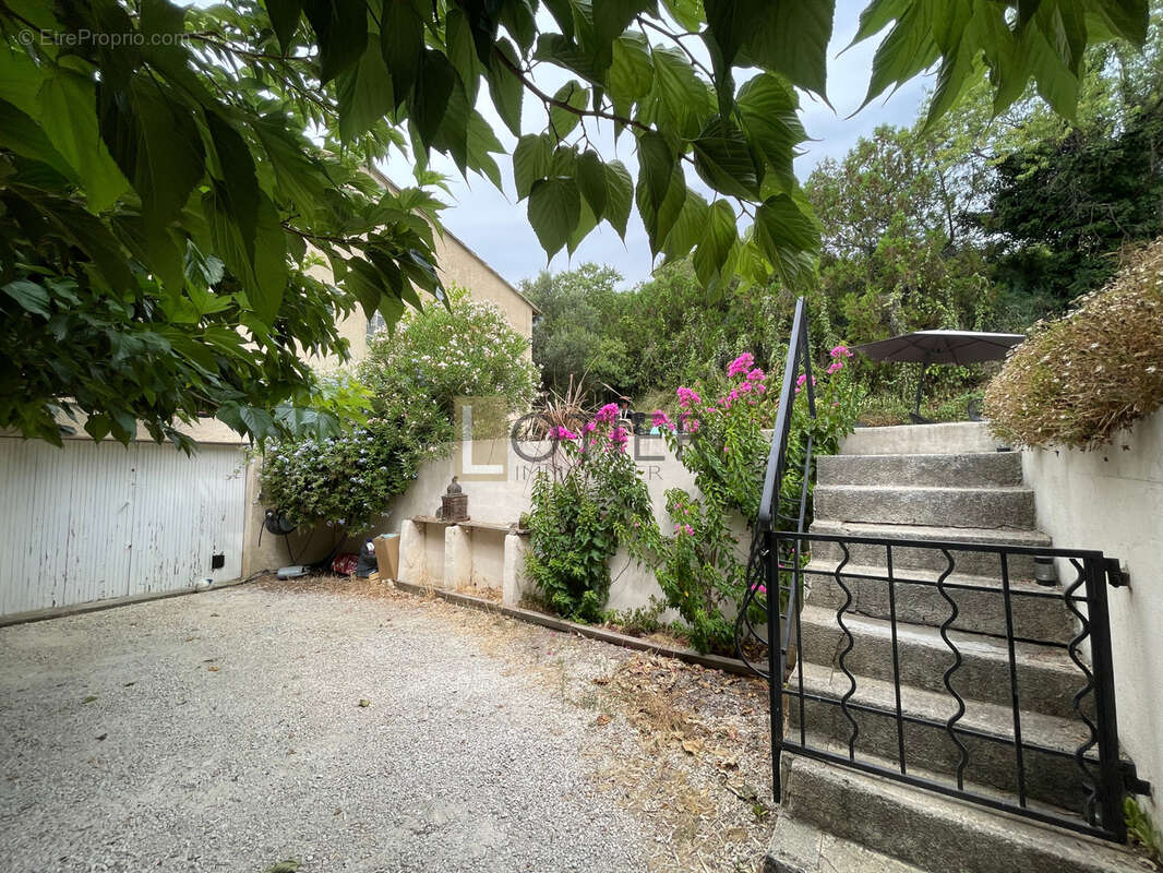 BELLEGARDE   Villa familiale avec vue dégagée, piscine, dépendance T2 et vaste garage - photo 17