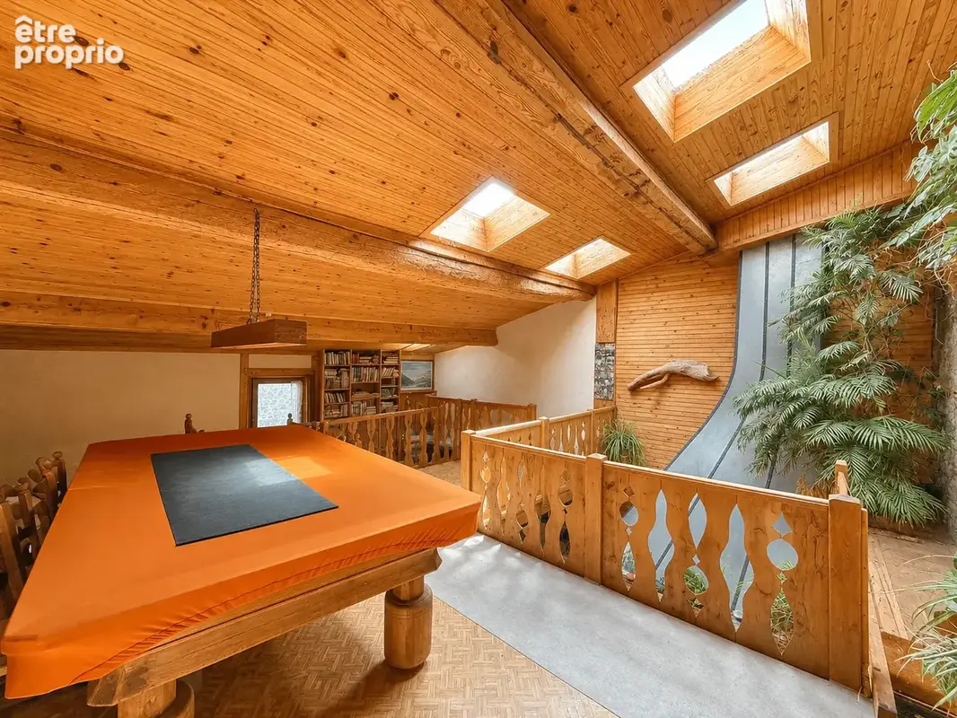 Maison de village en pierres avec annexes, jardin et cour intérieure à SAINT-PIERRE-DE-BOEUF - photo 9