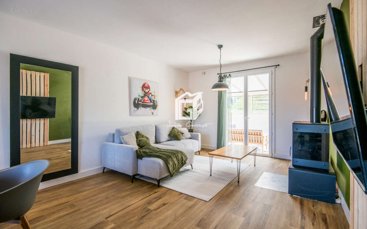 Maison à SALLES-CURAN