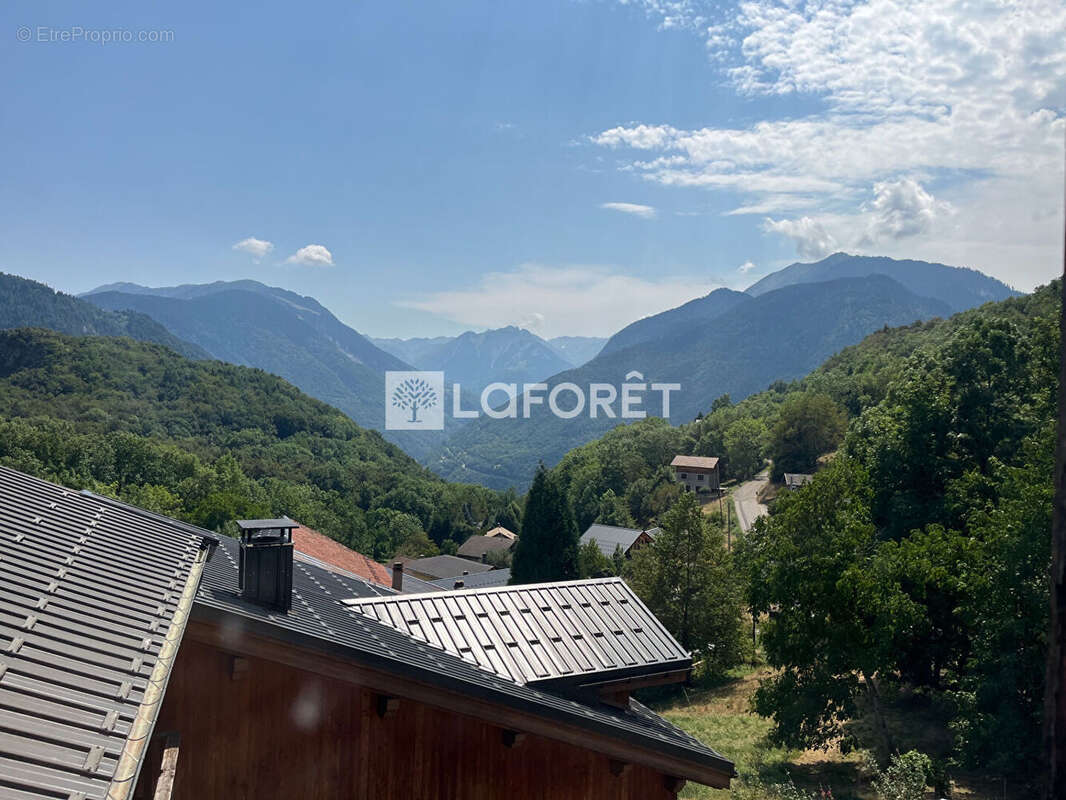 73600 Hautecour Maison T5 de115m², garage, cave, terrasse et jardinet - photo 3