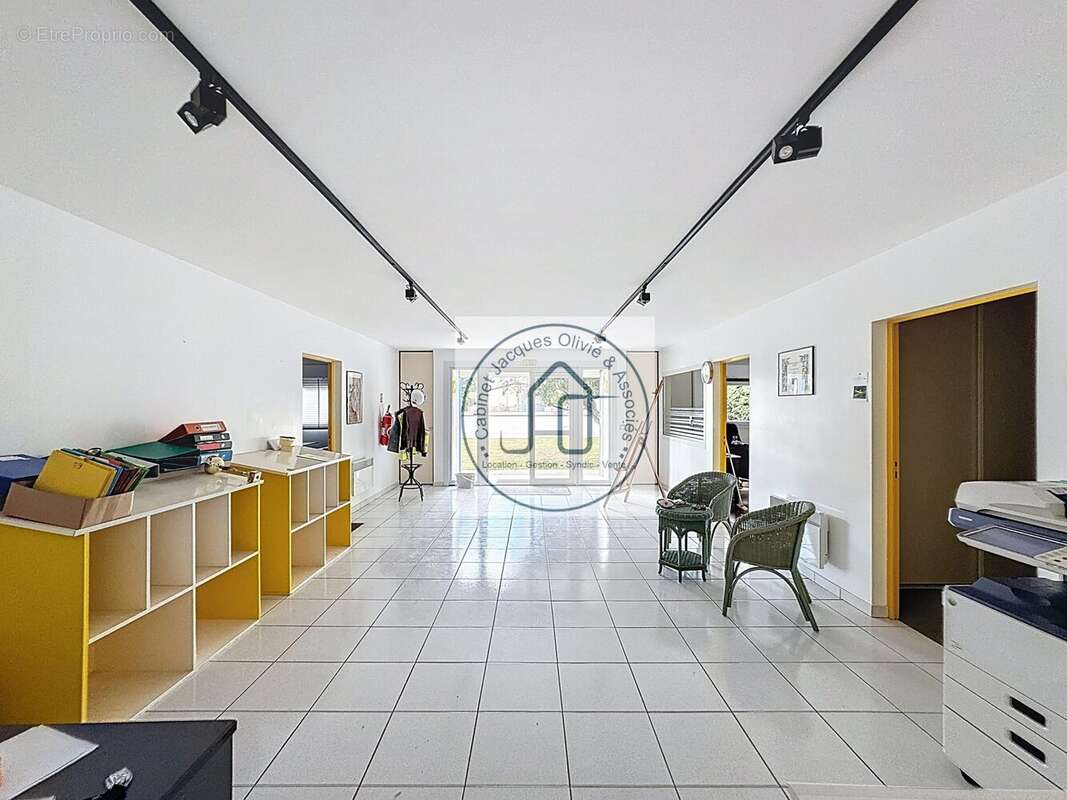 Commerce 450 m² à Fontenilles  - photo 3