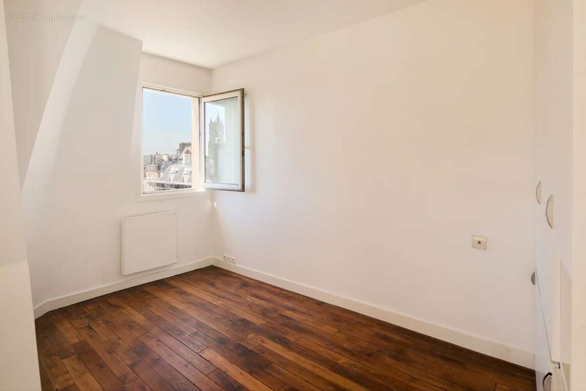 Appartement à PARIS-1E
