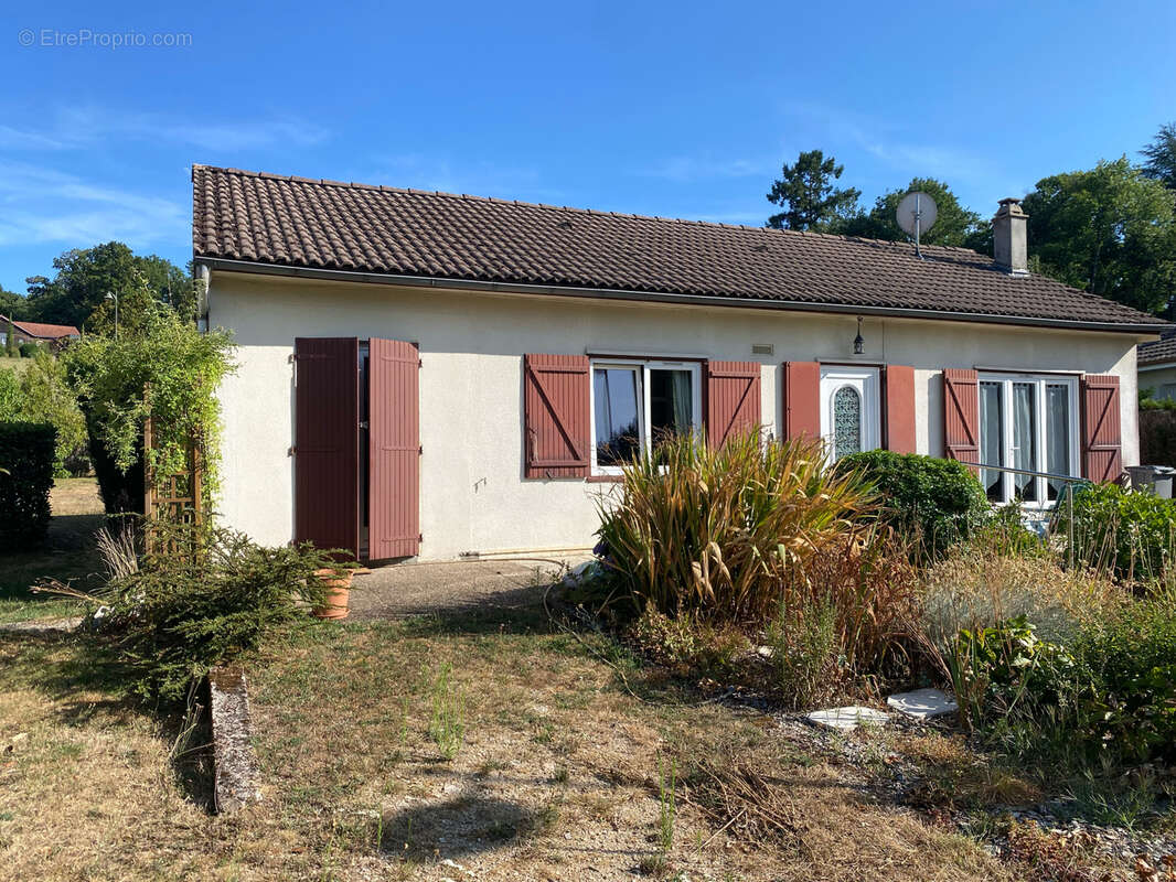 Plain-pied sur 845m2 avec garage a 2 pas du lac ! - photo 16
