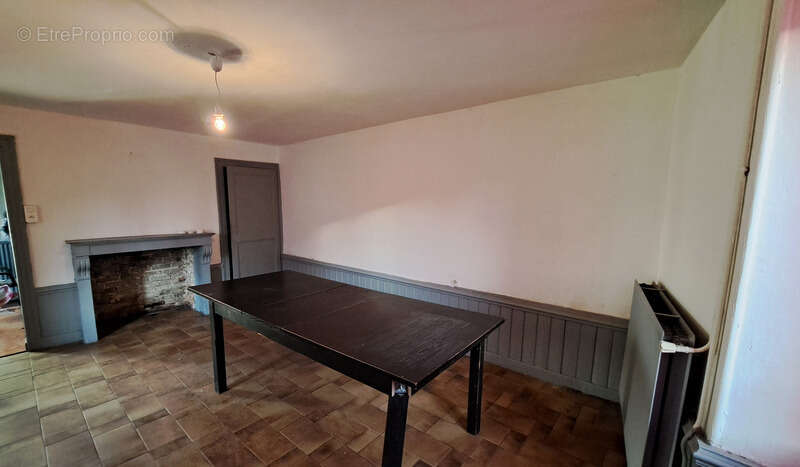 Maison à COMBEAUFONTAINE