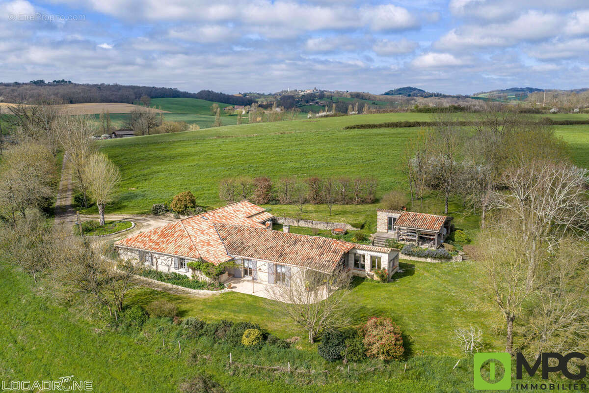 Proche CASSENEUIL à 15 minutes de VILLENEUVE SUR LOT, maison en pierres sur terrain de 2462 m2. - photo 17