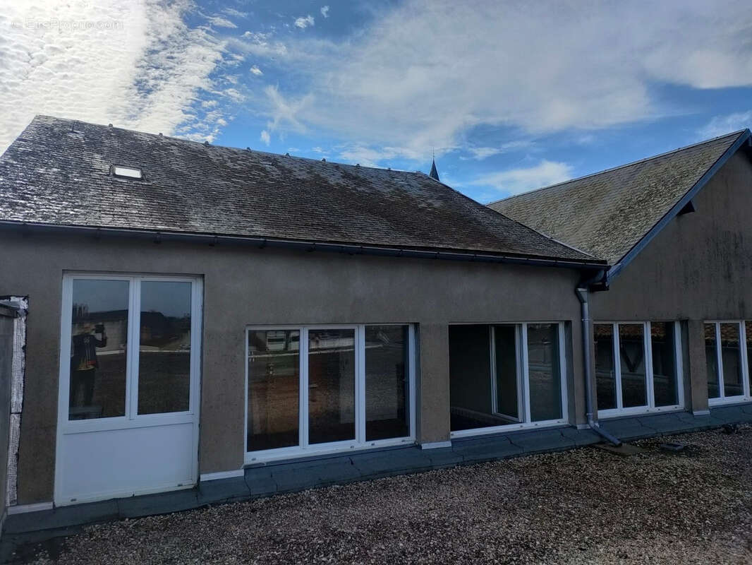 Commerce à SAINT-JUNIEN