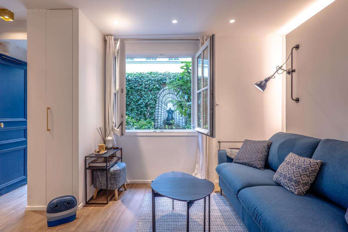 Appartement à PARIS-1E
