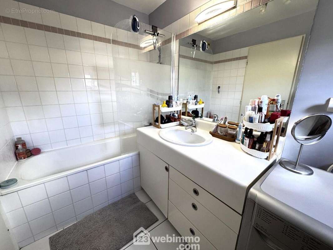 ... avec salle de bains attenante - Appartement à RIS-ORANGIS