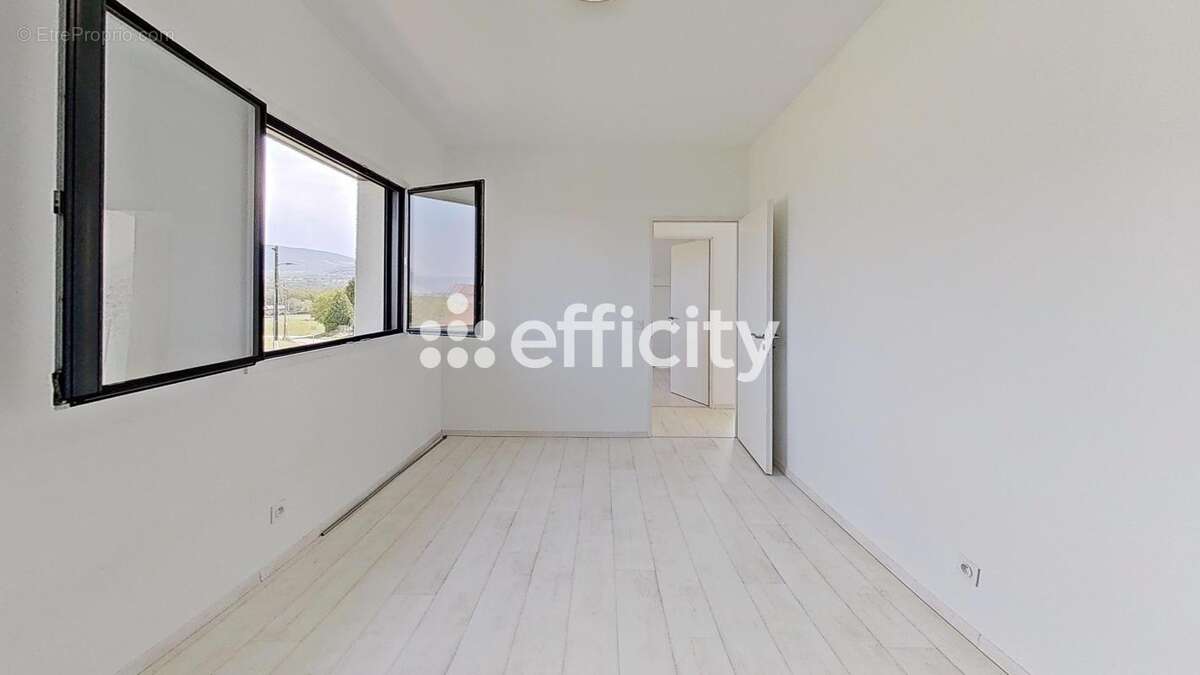 Maison 200 m² à Viry  - photo 11