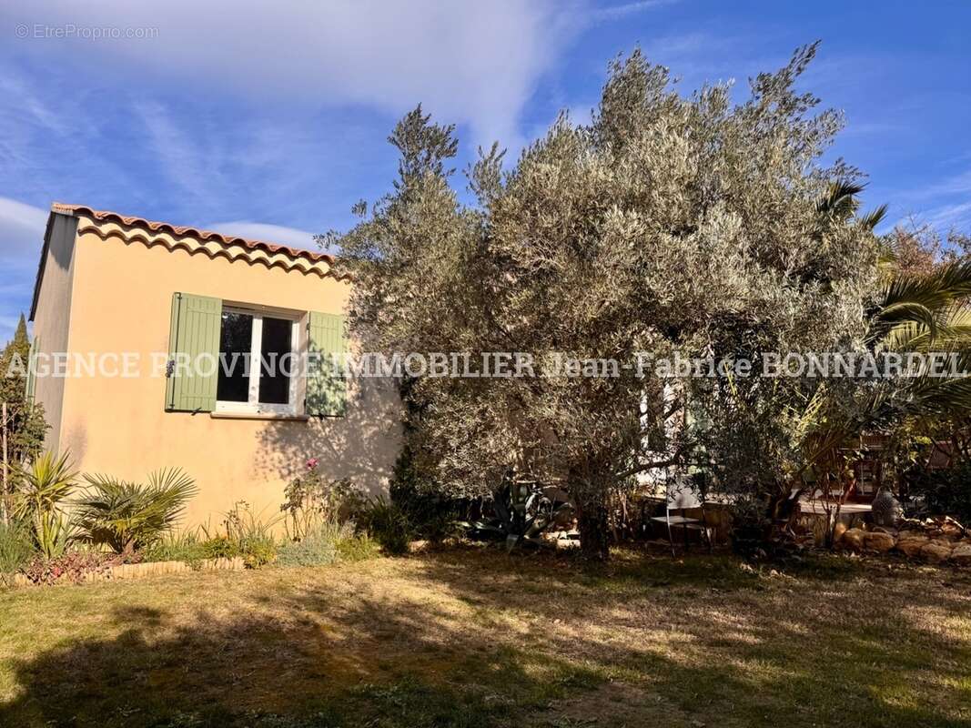 Maison à SAINTE-CECILE-LES-VIGNES