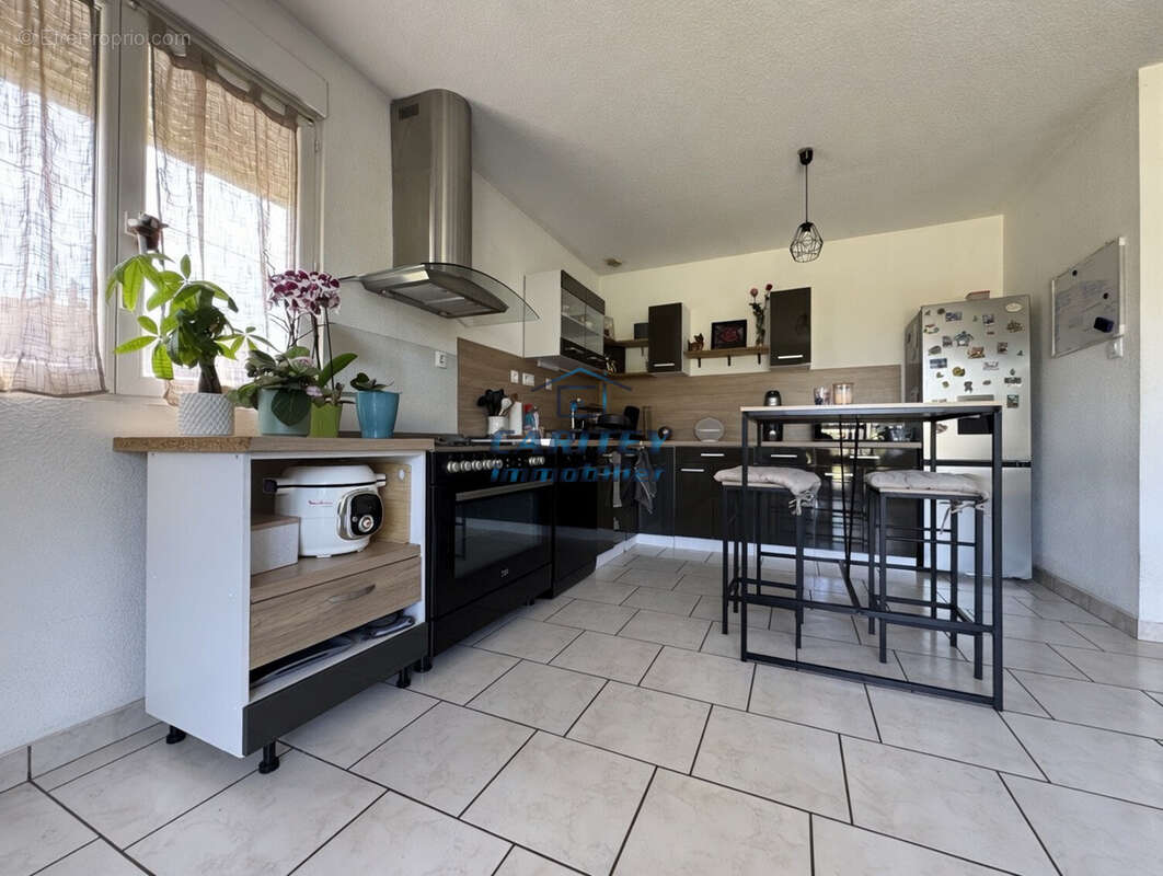 Maison mitoyenne, semi plain-pied de 130 m2 habitable avec 5 Chambres, sur 851m2 de Terrain à LURE - photo 4