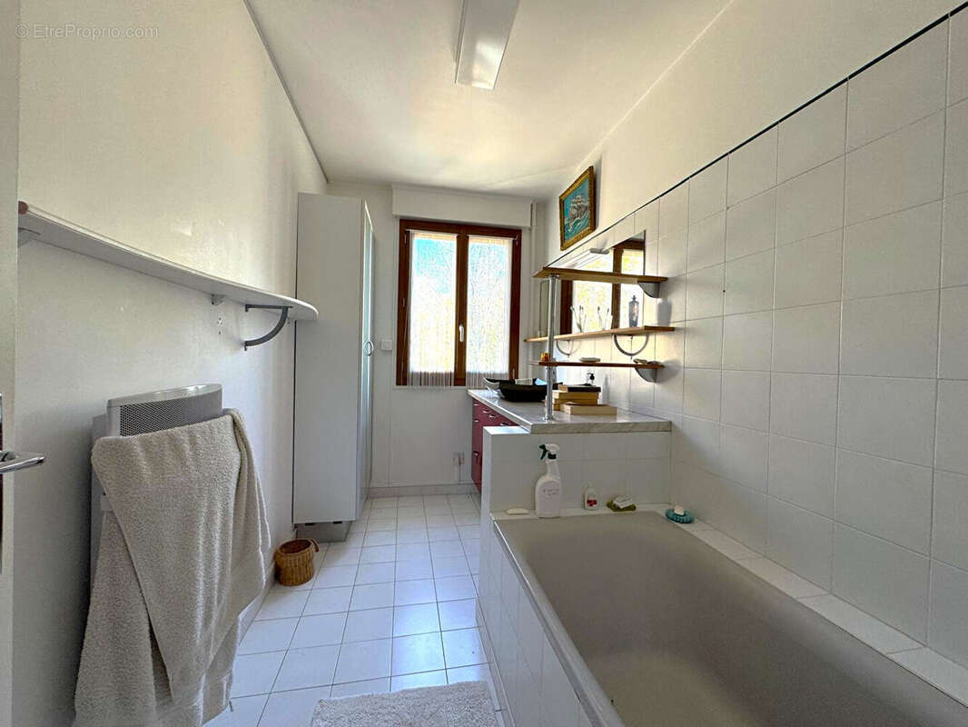 Appartement à BAGNOLS-SUR-CEZE