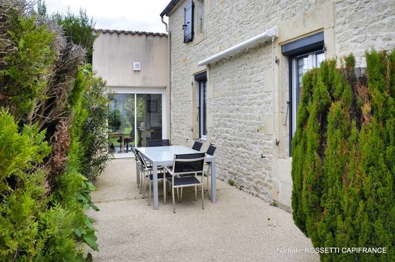 Maison à vendre 6 pièces LA GREVE SUR MIGNON (17)Maison de charme avec jardin paysagé et dépendance – 133 m² habitables sur 947  - photo 9