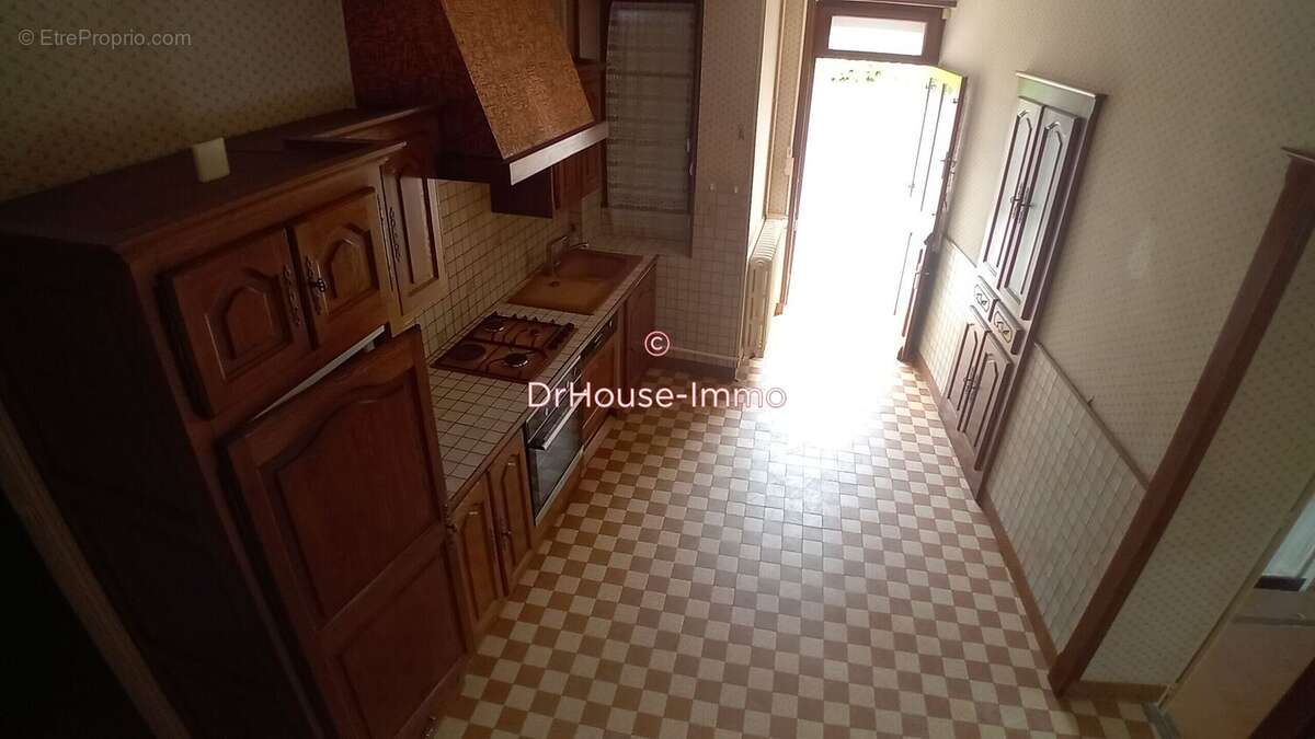 Maison 131 m² à Savigne-Sur-Lathan  - photo 17