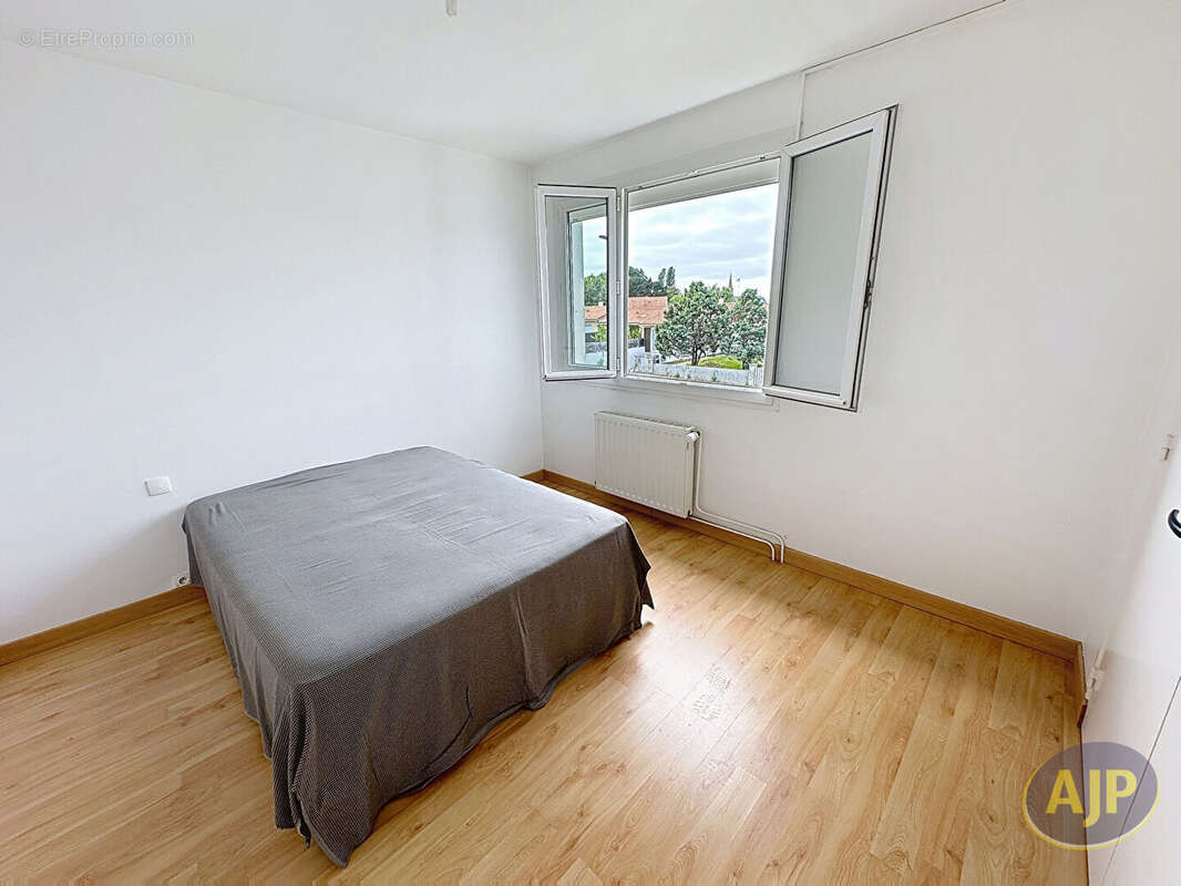 Maison à SAINT-MACAIRE-EN-MAUGES