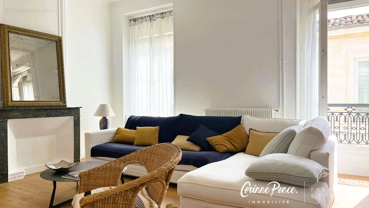 Nimes prefecture appartement p4 bourgeois entierement renove de 127 m2  avec chambre de bonne/atelier situe au - photo 2