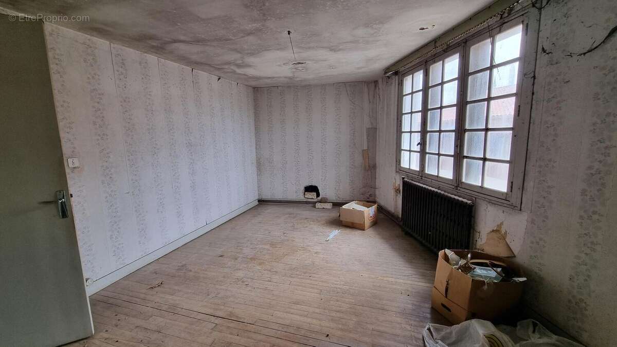 20250603151644 - Commerce à NONTRON