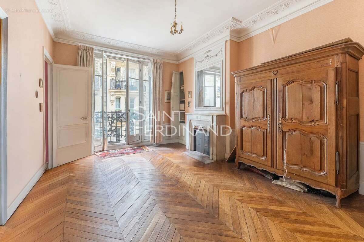 Appartement à NEUILLY-SUR-SEINE
