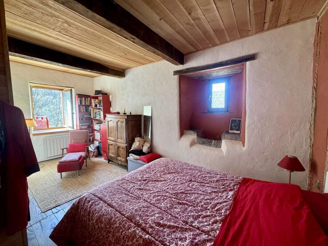 Maison à MOULIS