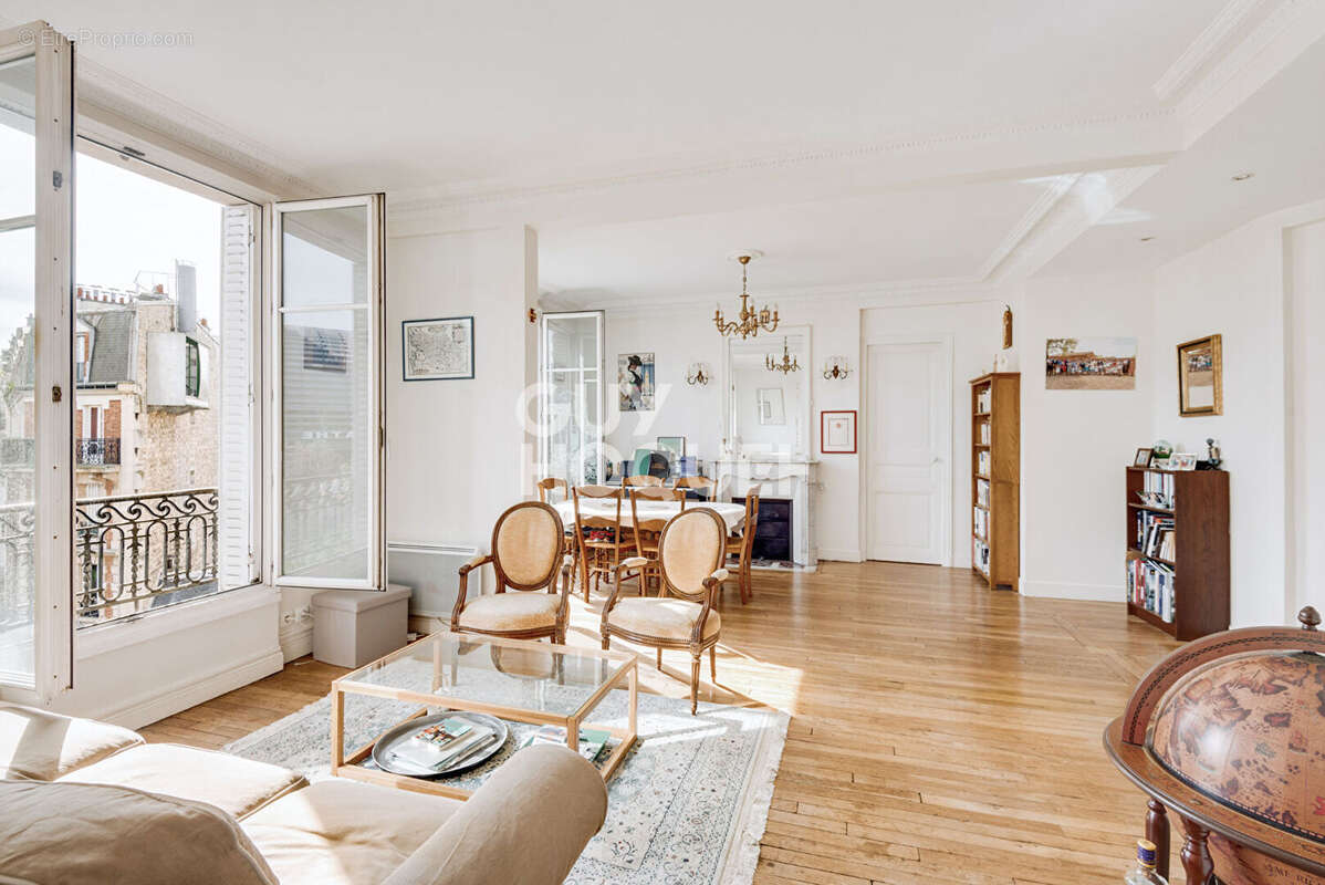 Appartement à PARIS-15E