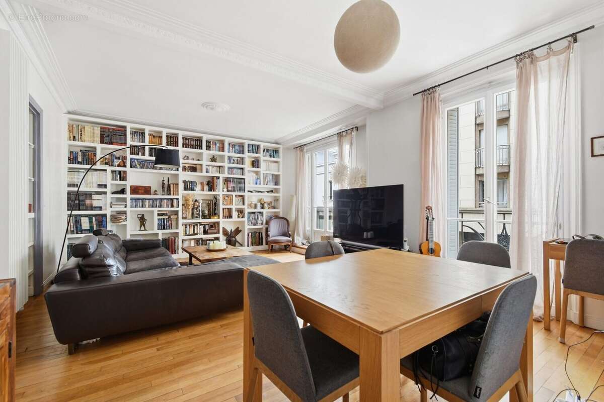 Appartement à COURBEVOIE