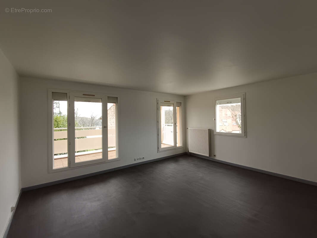 Appartement à VILLIERS-LE-BACLE