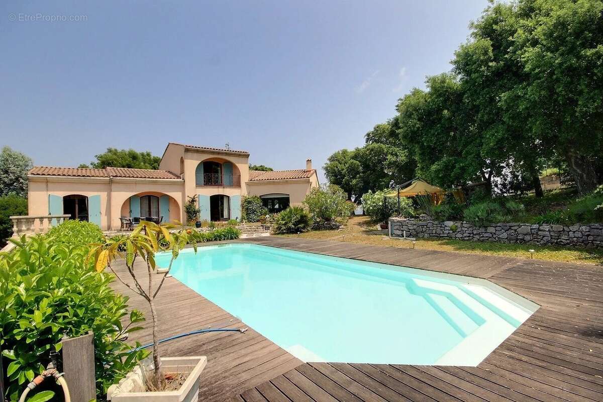 Maison à MANDELIEU-LA-NAPOULE