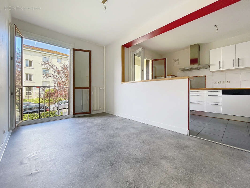 Appartement à SAINT-GENEST-LERPT