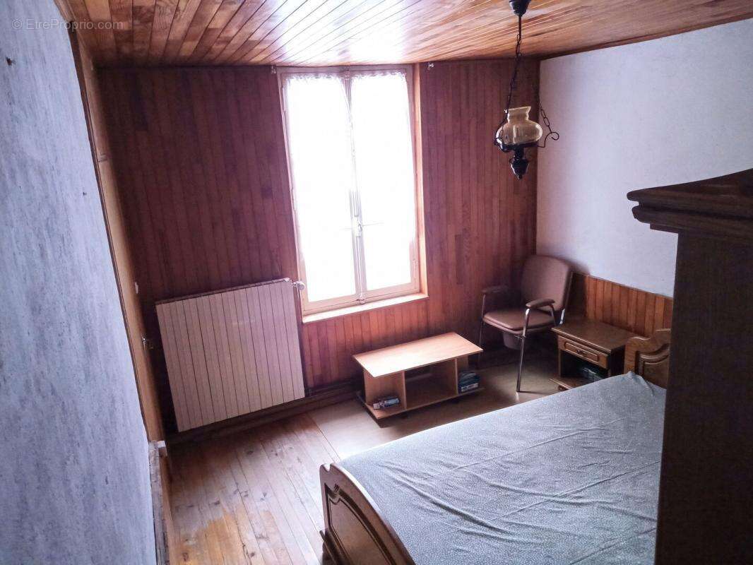  Maison familiale 125 m² sur terrain de 9 454 m² avec bois et cours - photo 9